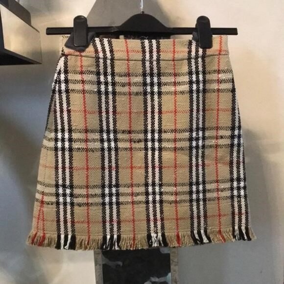 New Authentic BURBERRY Vintage Check Bouclé Mini Skirt | Size 0 | Archive Beige - Picture 4 of 12